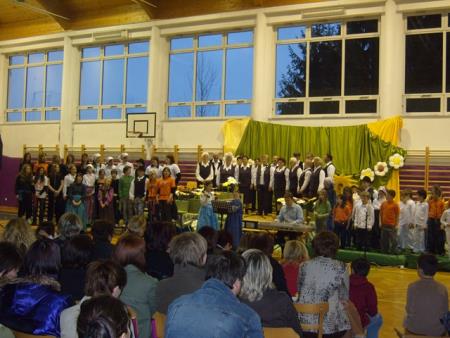 Prireditev ob materinskem dnevu 7